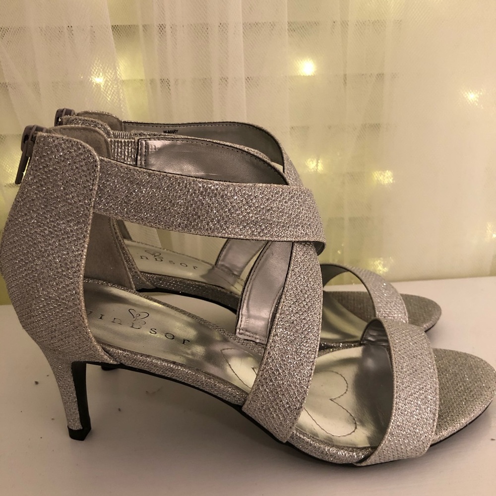 WINDSOR heels